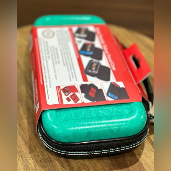 Nintendo Switch Game Traveler Deluxe Travel Case Animal Crossing: New Horizons - Picture 5 of 8